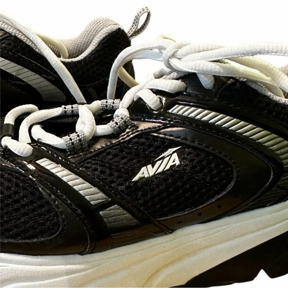 NWOT Avia Black and White Avi-Motion Archrocker Sneaker Sz 8